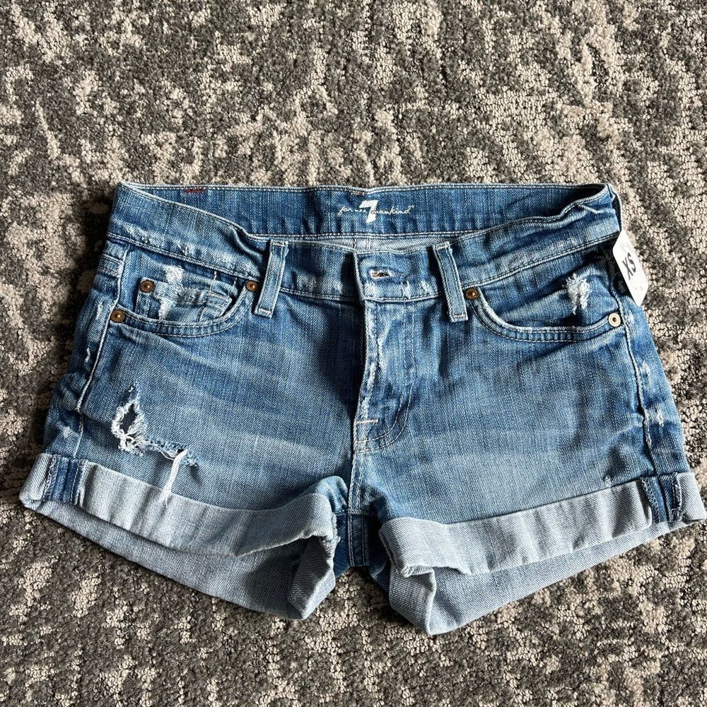 7 for all mankind shorts. Size 25.